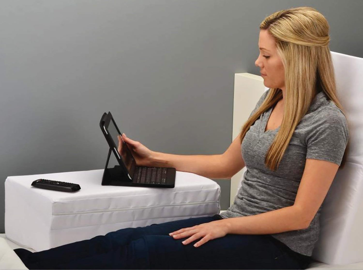 NOVA Medical Wedge Cushion Fold 10 White 1
