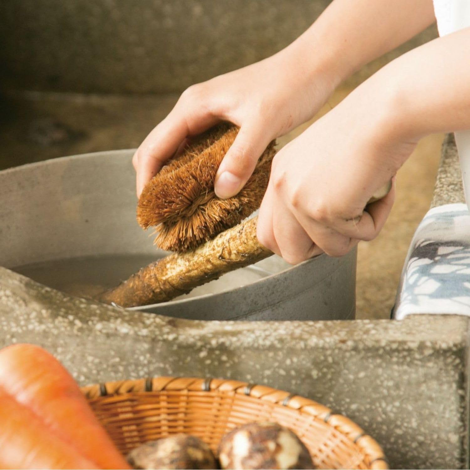 Tawashi Vegetable Scrub Brush for Cleaning