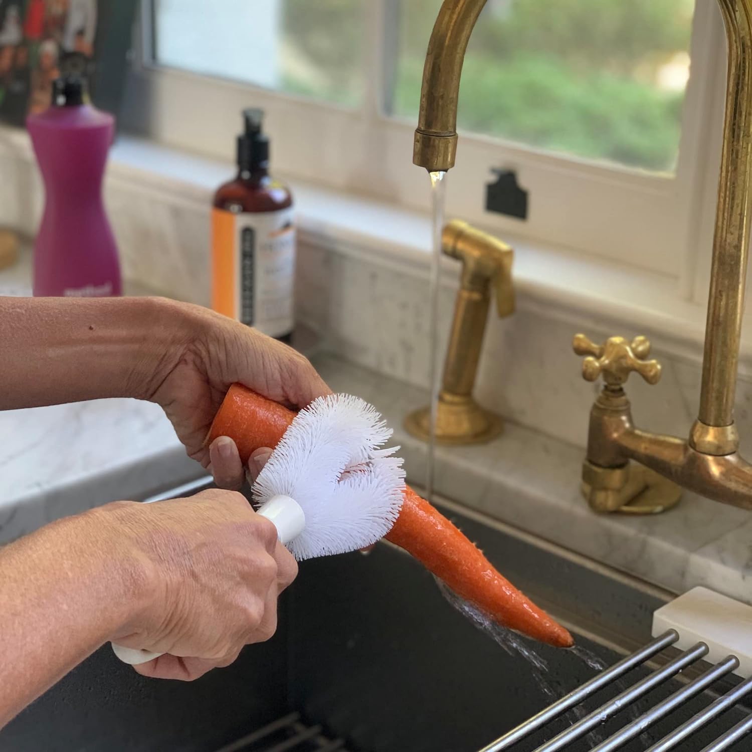 Fox Run Vegetable Cleaning Brush with Rubber Handle 1