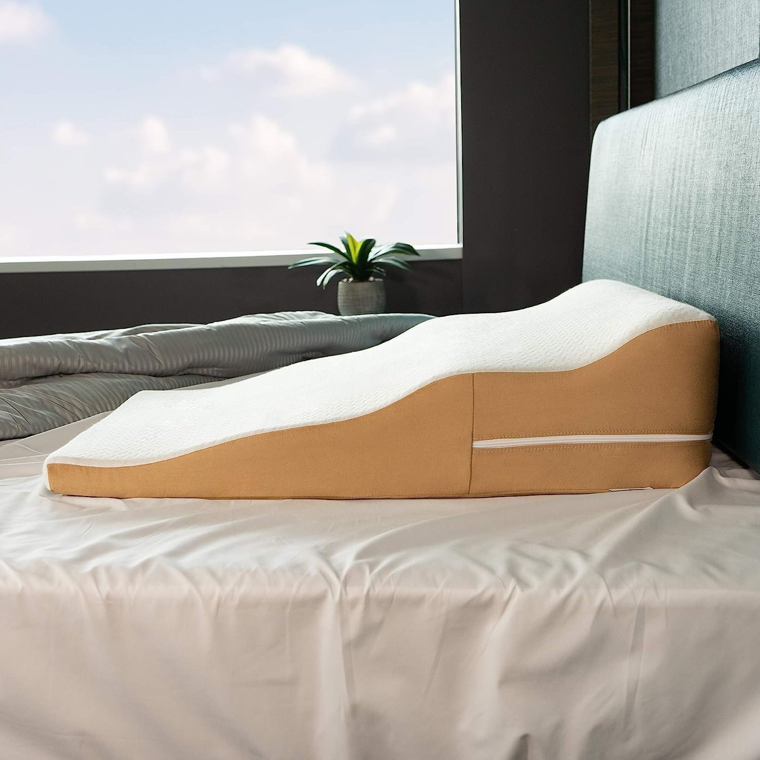 Avana Contoured Bed Wedge Pillow for Side Sleepers